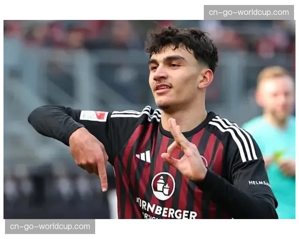 法兰克福中场新星乌尊或今夏转会，英德西多支球队展开争夺